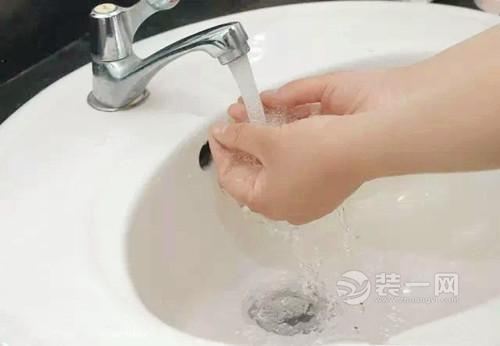 水龙头为何要装起泡器？看完才知道竟有这么多好处